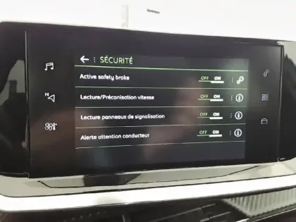 Photo 86 Peugeot 2008  BlueHDi 130 S&S EAT8