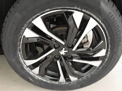 Photo 80 Peugeot 2008  BlueHDi 130 S&S EAT8