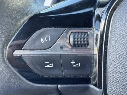 Photo 14 Peugeot 2008 Gén. II Ph1 NG Allure Pack 5