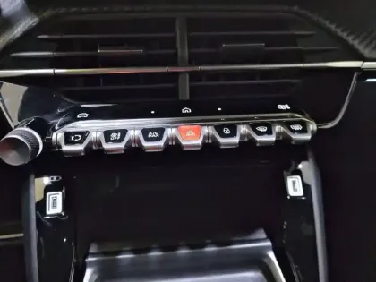 Photo 24 Peugeot 2008 Gén. II Ph2 GT 5