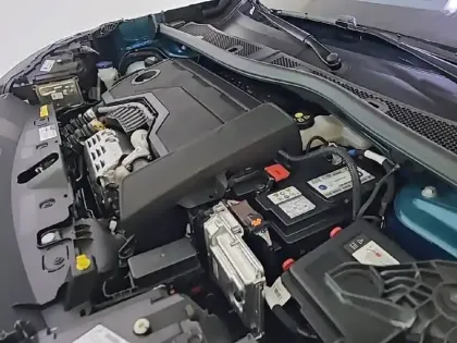 Photo 45 Peugeot 2008  Hybrid 145 e-DCS6