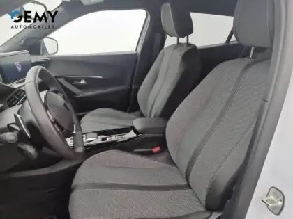 Photo 8 Peugeot 2008  Hybrid 136 e-DCS6