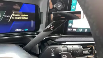 Photo 11 Renault 4 Renault  E-Tech Electrique 150 ch autonomie confort