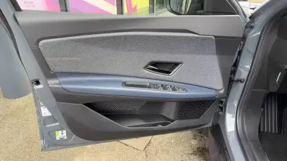 Photo 9 Renault 4 Renault  E-Tech Electrique 150 ch autonomie confort