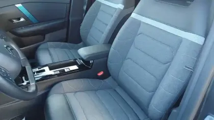 Photo 11 Citroën C4 e- 136 ch Automatique