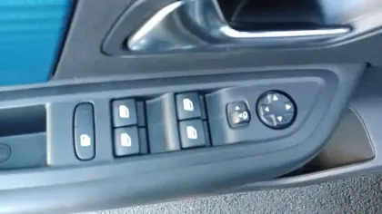 Photo 14 Citroën C4 e- 136 ch Automatique