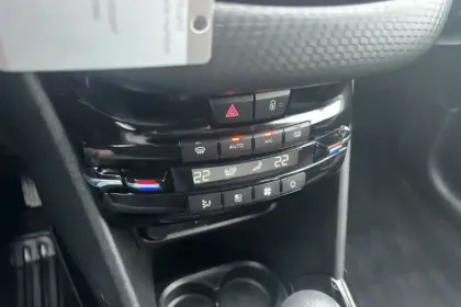 Photo 19 Peugeot 2008  1.2 PureTech 110ch S&S EAT6