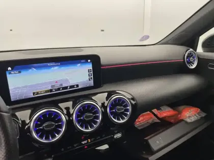 Photo 24 Mercedes Classe A  200 7G-DCT