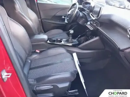 Photo 44 Peugeot 2008  PureTech 130 S&S BVM6