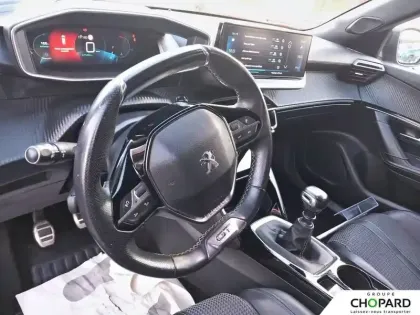 Photo 33 Peugeot 2008  PureTech 130 S&S BVM6