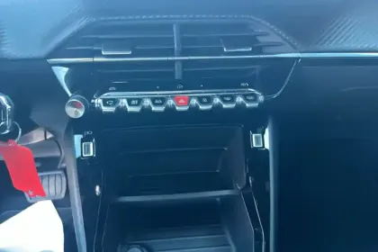 Photo 13 Peugeot 2008  Hybrid 145 e-DCS6