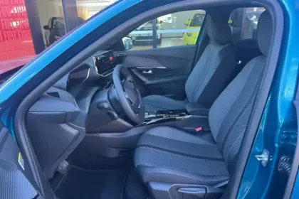 Photo 9 Peugeot 2008  Hybrid 145 e-DCS6