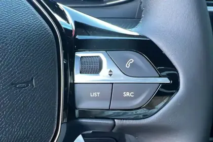 Photo 16 Peugeot 2008  Hybrid 145 e-DCS6