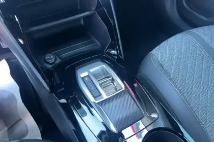 Photo 19 Peugeot 2008  Hybrid 145 e-DCS6