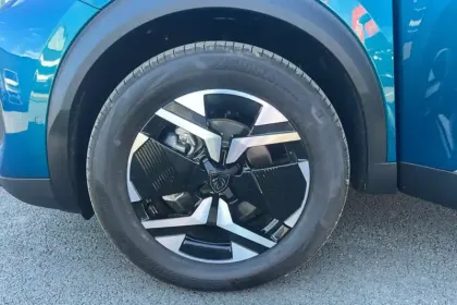 Photo 11 Peugeot 2008  Hybrid 145 e-DCS6