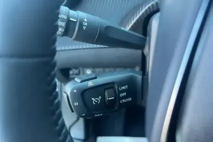 Photo 18 Peugeot 2008  Hybrid 145 e-DCS6