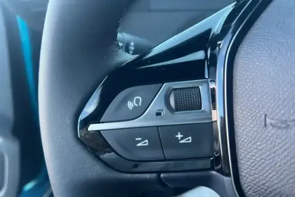 Photo 17 Peugeot 2008  Hybrid 145 e-DCS6