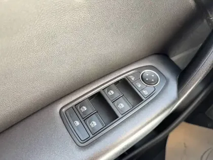 Photo 23 Renault Captur  Blue dCi 115