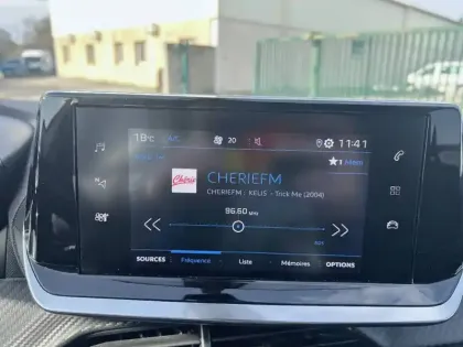 Photo 12 Peugeot 2008  PureTech 130 S&S BVM6