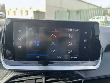 Photo 13 Peugeot 2008  PureTech 130 S&S BVM6