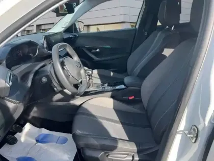 Photo 8 Peugeot 2008  PureTech 130 S&S BVM6