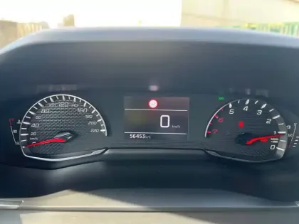 Photo 11 Peugeot 2008  PureTech 130 S&S BVM6