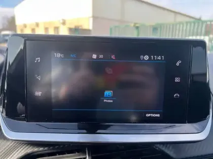 Photo 15 Peugeot 2008  PureTech 130 S&S BVM6