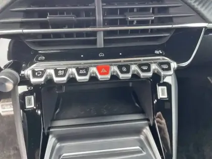 Photo 23 Peugeot 208  Hybrid 100 e-DCS6