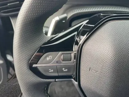 Photo 27 Peugeot 208  Hybrid 100 e-DCS6