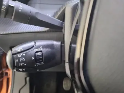 Photo 25 Peugeot 2008  PureTech 100 S&S BVM6