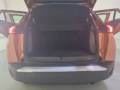 Photo 35 Peugeot 2008  PureTech 100 S&S BVM6