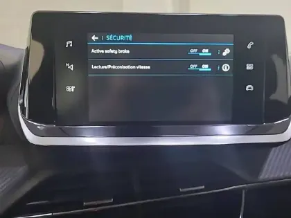 Photo 21 Peugeot 2008  PureTech 100 S&S BVM6