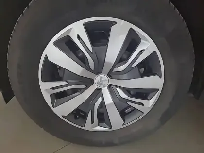 Photo 12 Peugeot 2008  PureTech 100 S&S BVM6