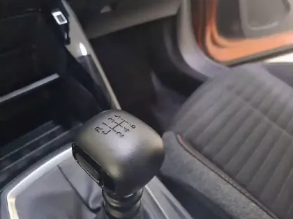 Photo 13 Peugeot 2008  PureTech 100 S&S BVM6