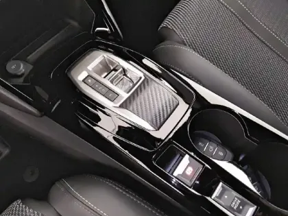 Photo 34 Peugeot 2008  Hybrid 145 e-DCS6