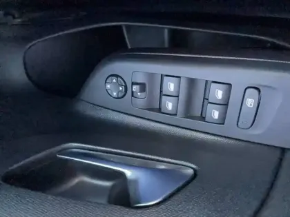 Photo 10 Opel Corsa  Electrique 136 ch & Batterie 50 kWh