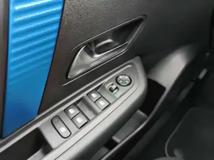 Photo 23 Citroën C4 e- 136 ch Automatique