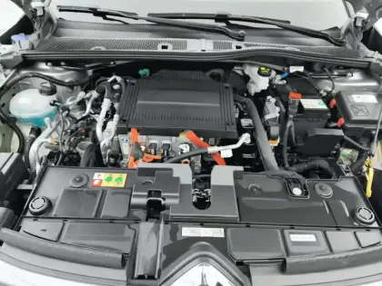 Photo 26 Citroën C4 e- 136 ch Automatique