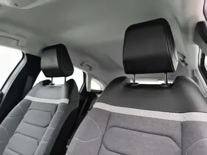 Photo 24 Citroën C4 e- 136 ch Automatique