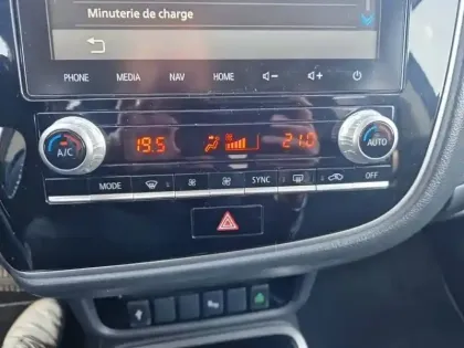 Photo 33 Mitsubishi Outlander  2.4l PHEV Twin Motor 4WD