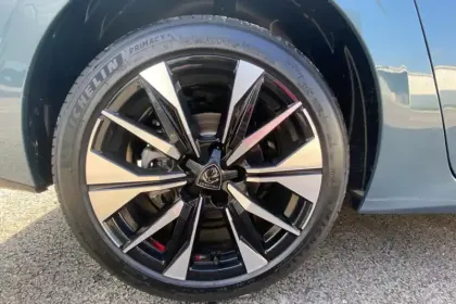 Photo 31 Peugeot 308  SW Hybrid 145 e-DCS6