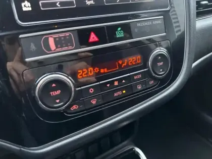 Photo 14 Mitsubishi Outlander  PHEV Twin Motor Business 4WD Euro6d-T EVAP 5cv