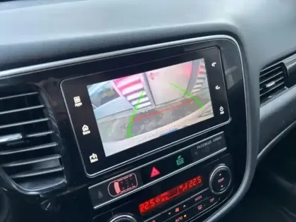 Photo 13 Mitsubishi Outlander  PHEV Twin Motor Business 4WD Euro6d-T EVAP 5cv