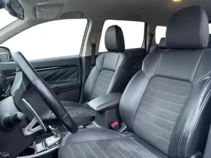 Photo 6 Mitsubishi Outlander  PHEV Twin Motor Business 4WD Euro6d-T EVAP 5cv