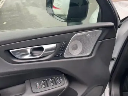 Photo 12 Volvo Xc60  T6 Hybride Rechargeable 350ch Ultra Style Dark Geartronic 8 AWD