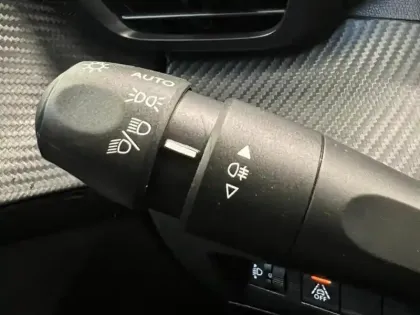 Photo 12 Peugeot 208  1.2 PureTech 100ch S&S Roadtrip