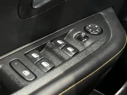 Photo 10 Peugeot 208  1.2 PureTech 100ch S&S Roadtrip