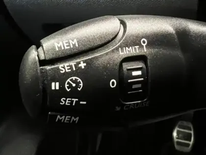 Photo 11 Peugeot 208  1.2 PureTech 100ch S&S Roadtrip