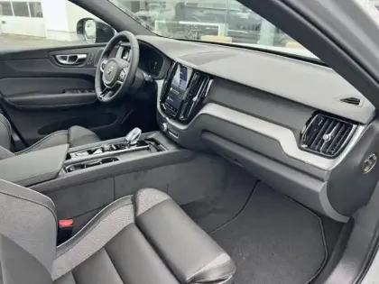 Photo 12 Volvo Xc60  T6 Hybride Rechargeable 350ch Plus Style Dark Geartronic 8 AWD