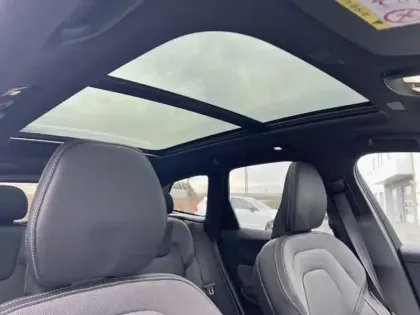 Photo 14 Volvo Xc60  T6 Hybride Rechargeable 350ch Plus Style Dark Geartronic 8 AWD